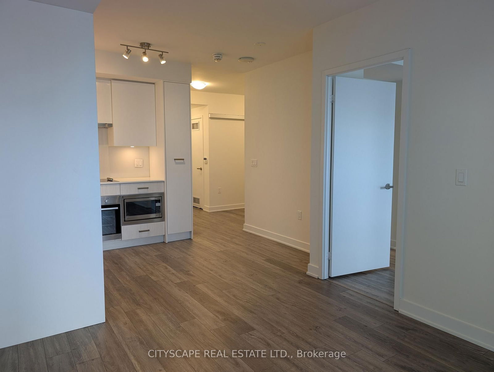 99 Broadway Ave, unit 1602 for rent