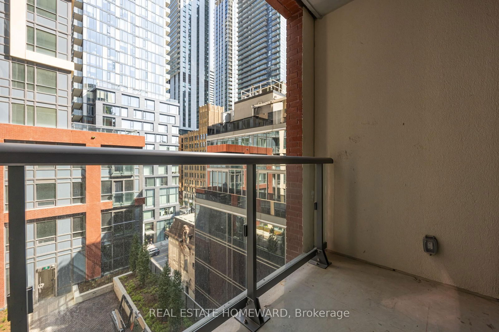 108 Peter St, unit 715 for rent