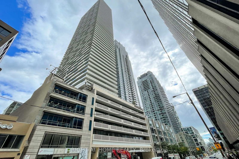 2221 Yonge St, unit 2702 for rent