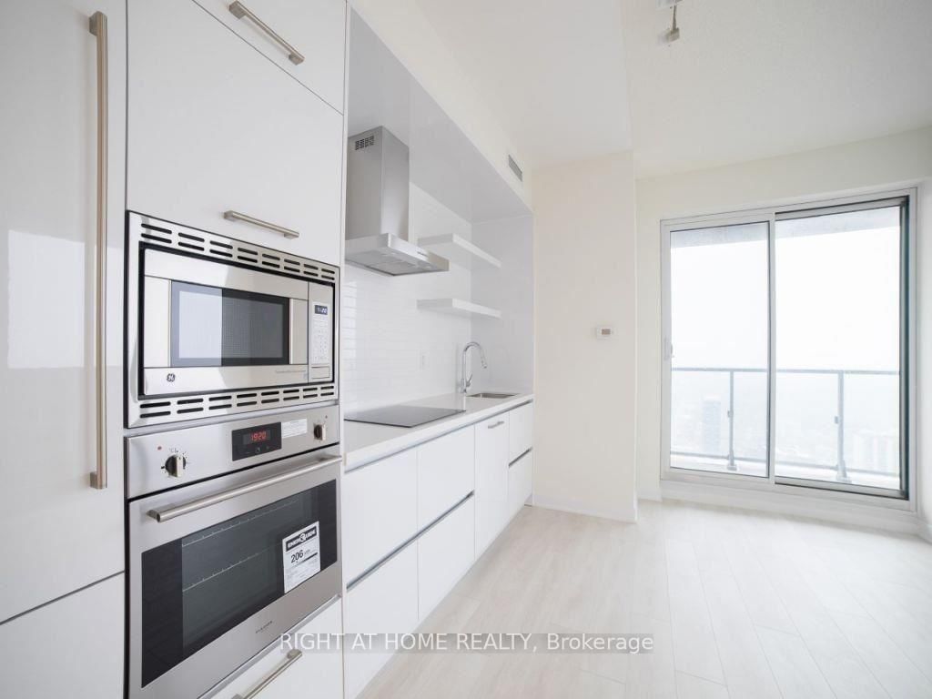 2221 Yonge St, unit 2702 for rent