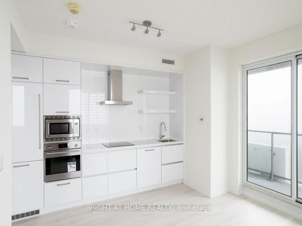 2221 Yonge St, unit 2702 for rent