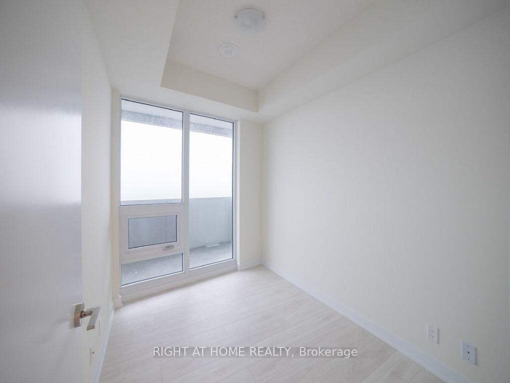 2221 Yonge St, unit 2702 for rent