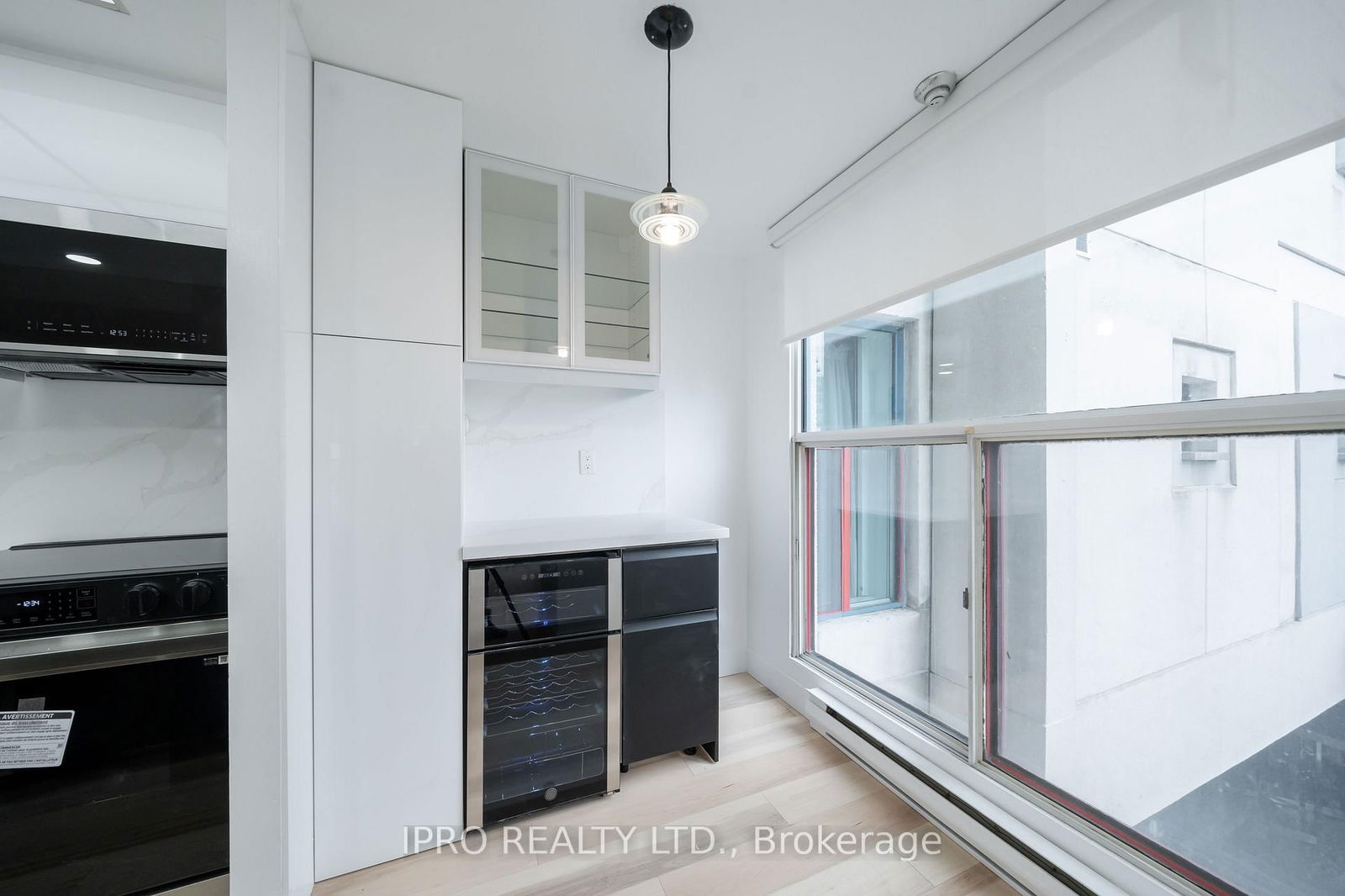 77 Harbour Sq, unit 308 for rent