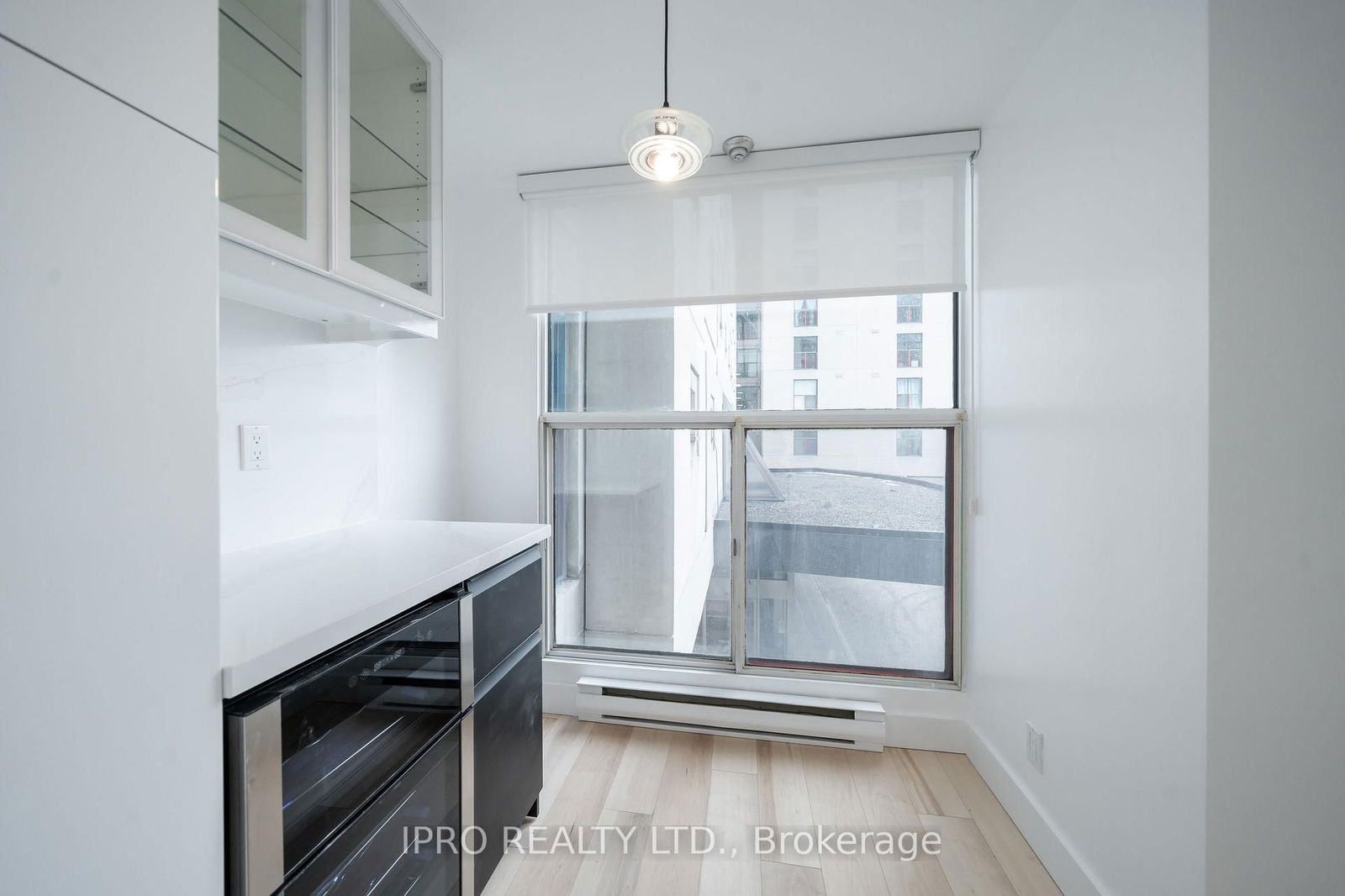 77 Harbour Sq, unit 308 for rent