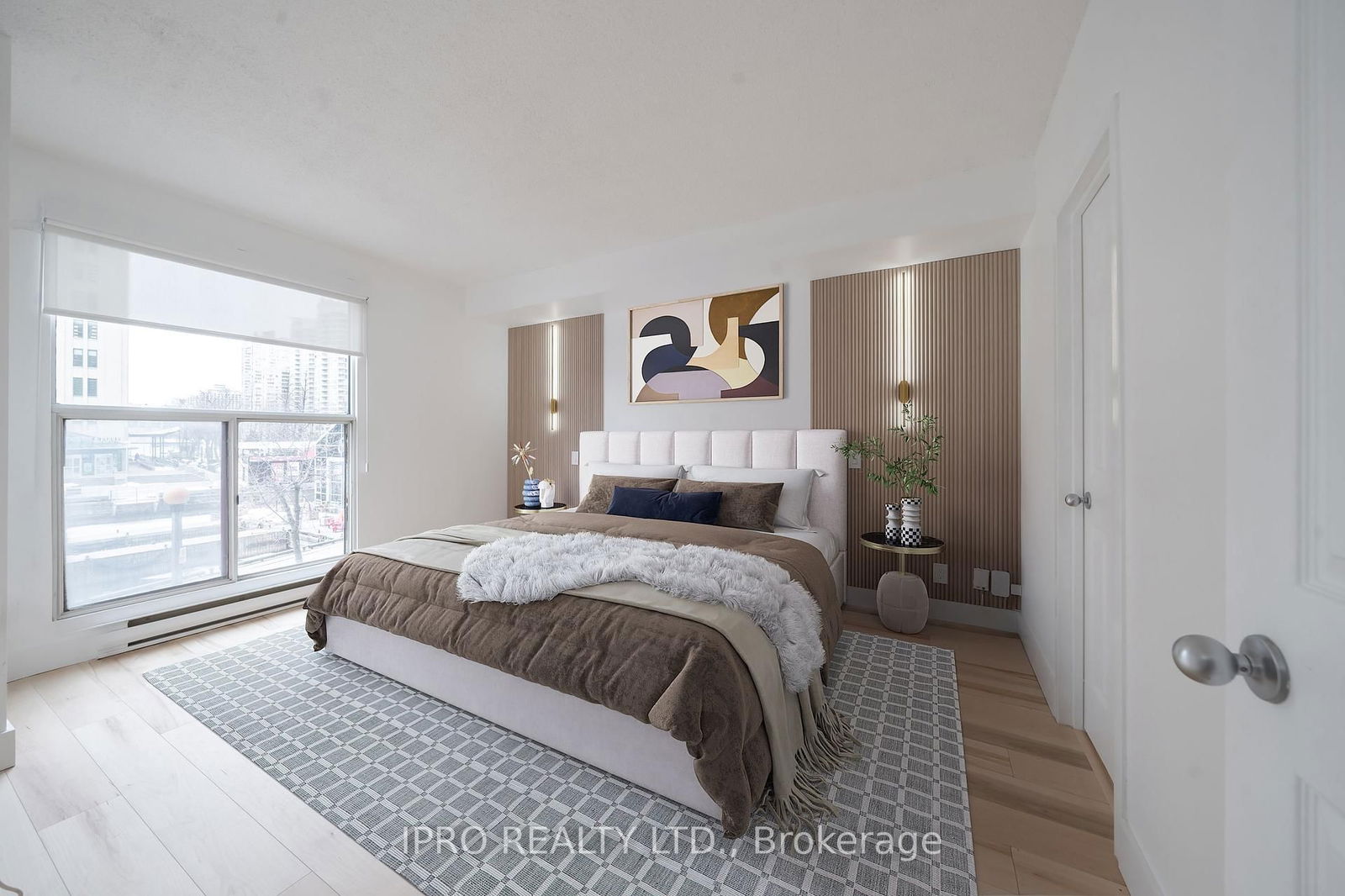 77 Harbour Sq, unit 308 for rent