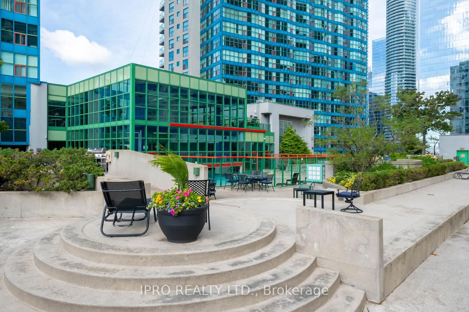 77 Harbour Sq, unit 308 for rent