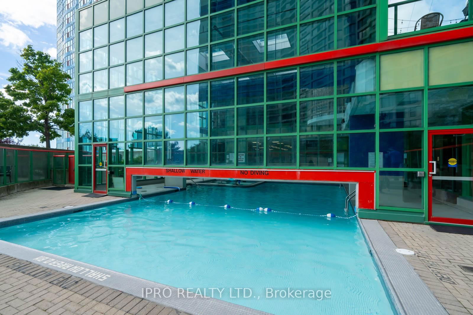 77 Harbour Sq, unit 308 for rent