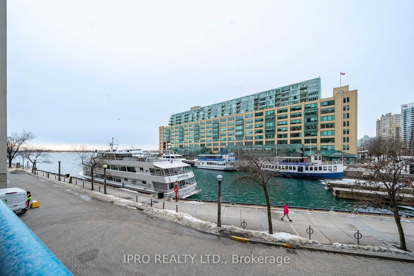 77 Harbour Sq, unit 308 for rent