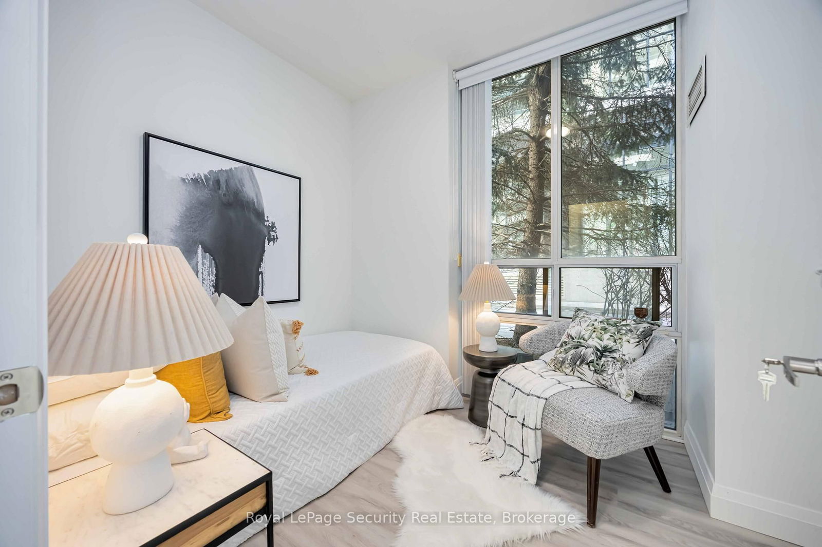 23 Hollywood Ave, unit 108 for sale