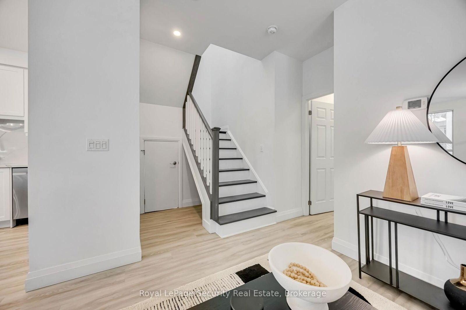 23 Hollywood Ave, unit 108 for sale