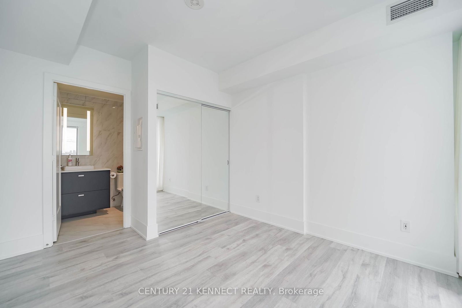 480 Front St W, unit 1606 for rent