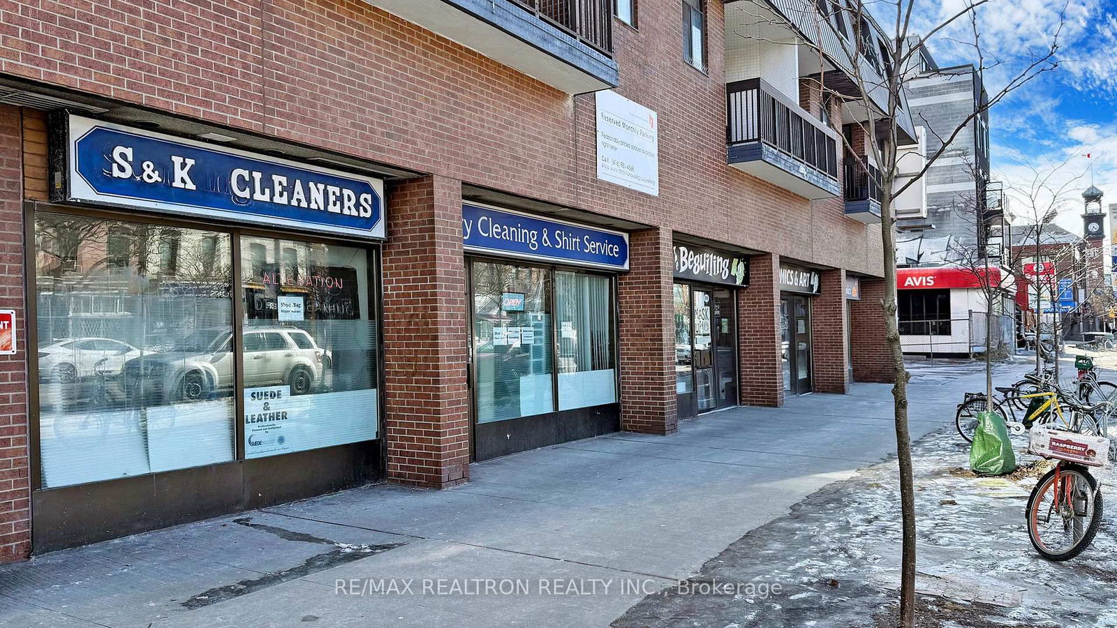 297 College St, unit 815 for sale