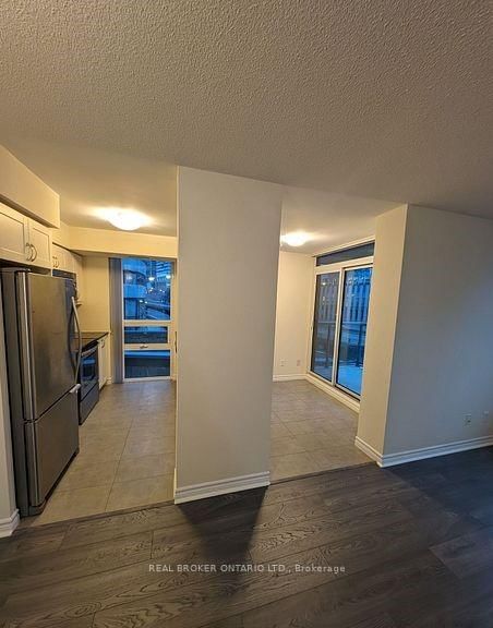 19 Grand Trunk Cres, unit 610 for rent