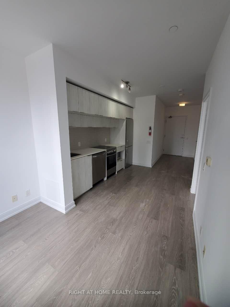 181 Dundas St E, unit 607 for rent