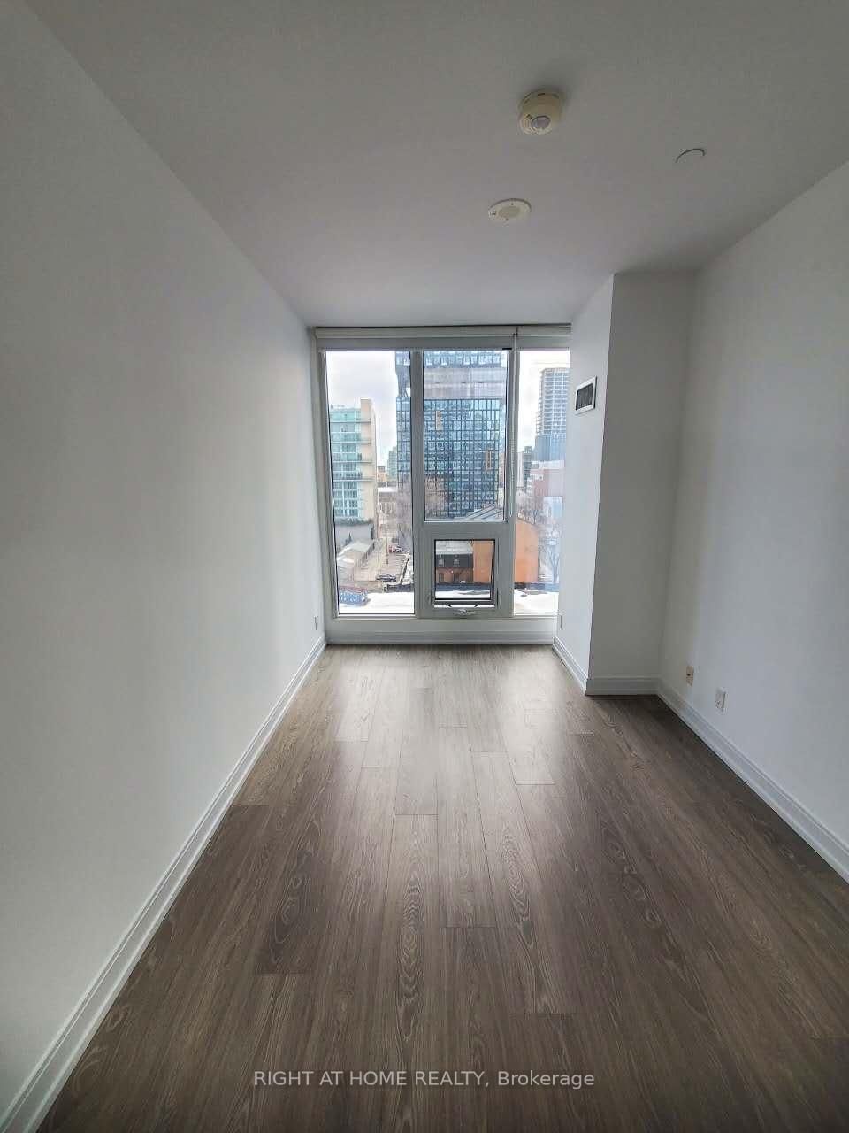 181 Dundas St E, unit 607 for rent