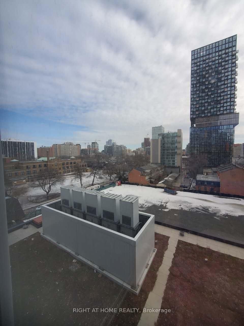 181 Dundas St E, unit 607 for rent