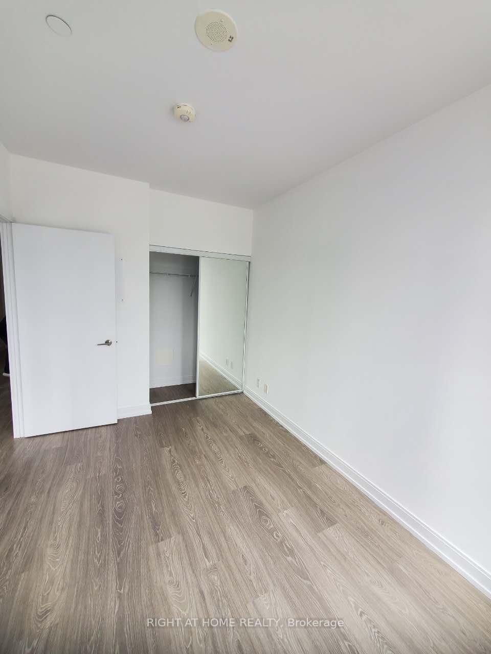 181 Dundas St E, unit 607 for rent