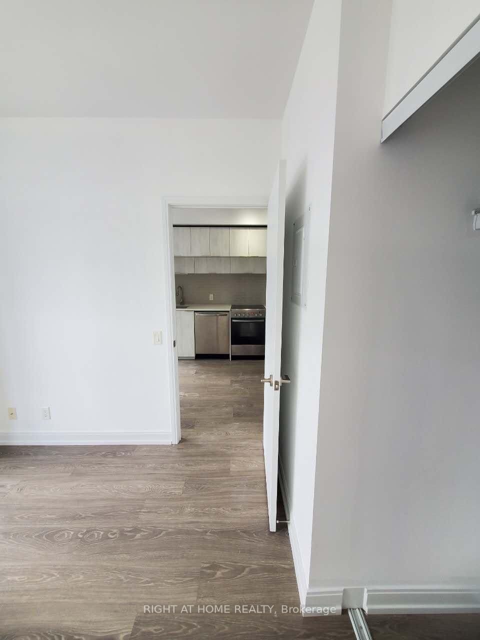 181 Dundas St E, unit 607 for rent