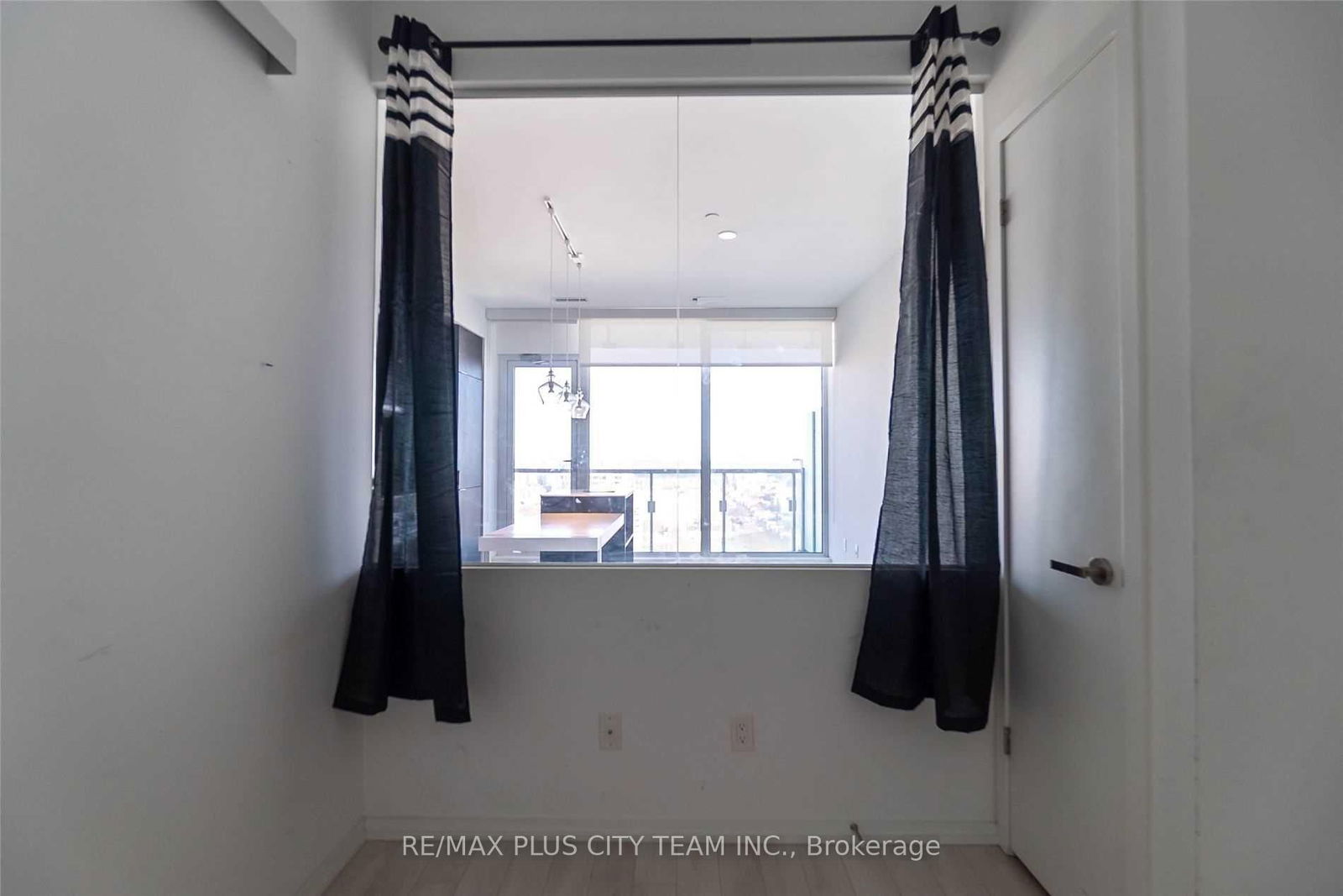 197 Yonge St, unit 2904 for rent