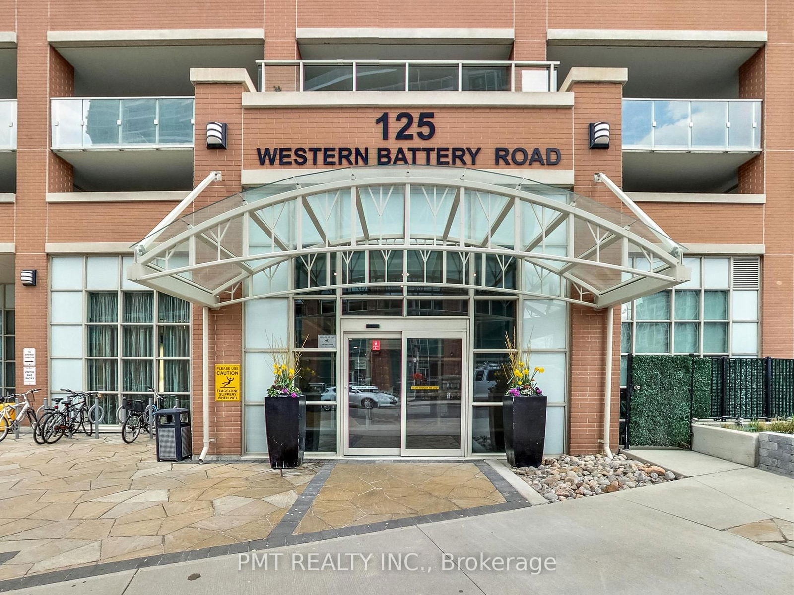 125 Western Battery Rd, unit 209 for sale