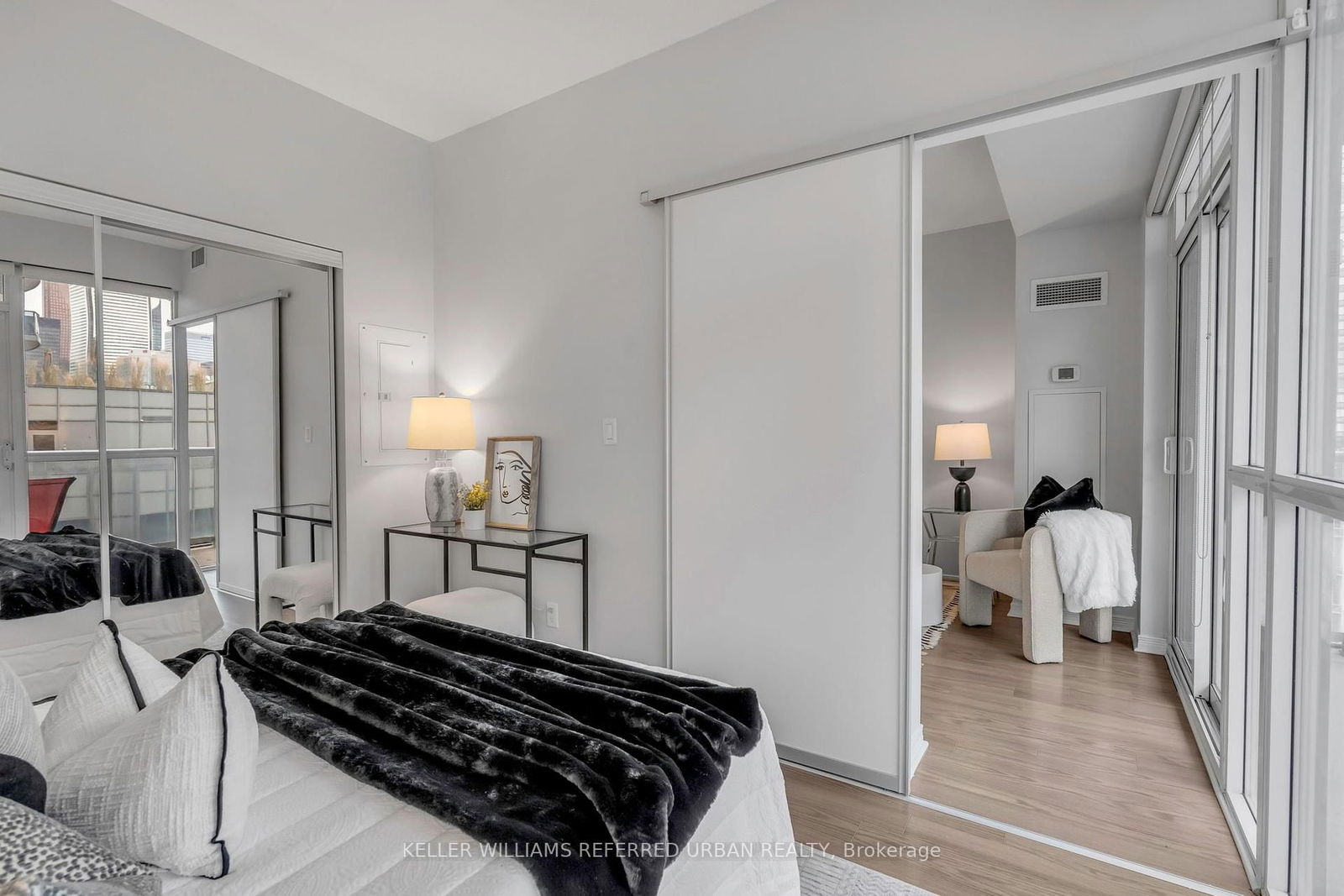 352 Front St W, unit 2021 for sale