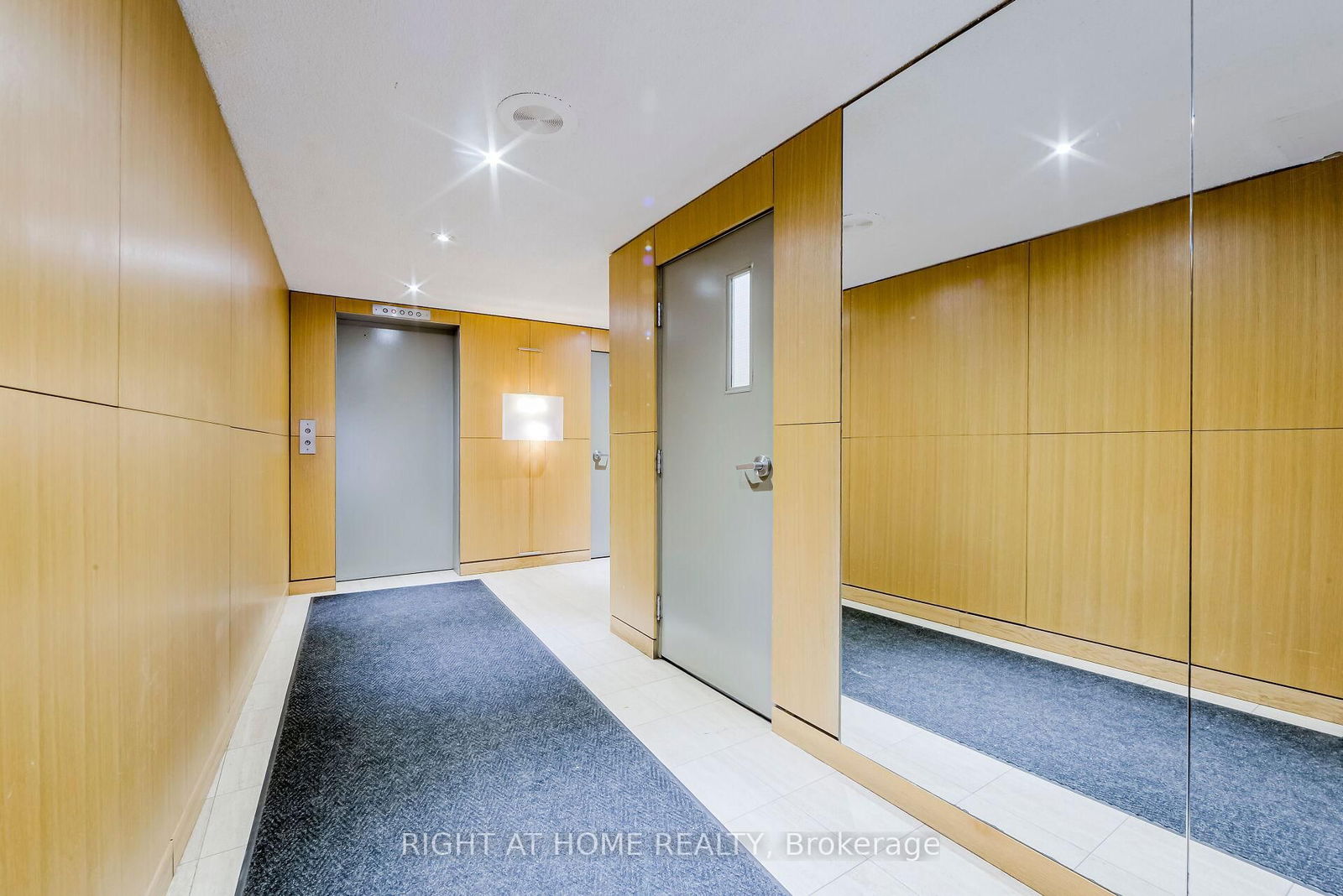 20 Glebe Rd W, unit Ph 16 for rent