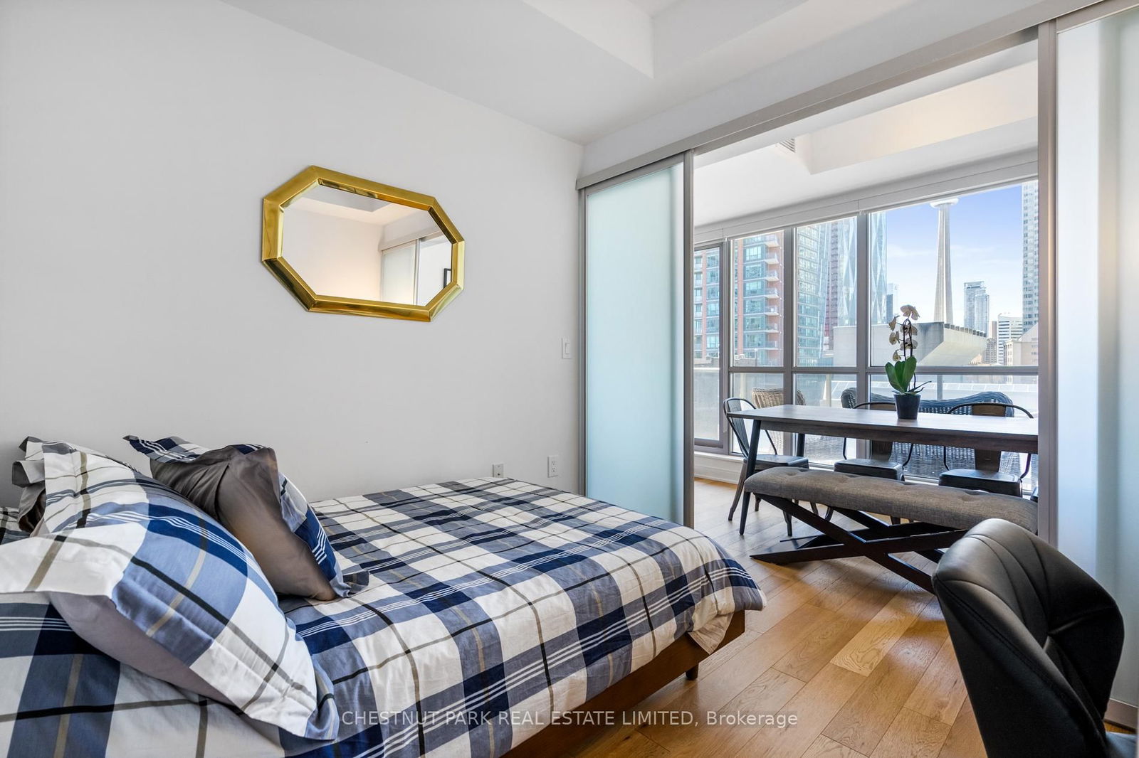 55 Front St E, unit 707 for sale