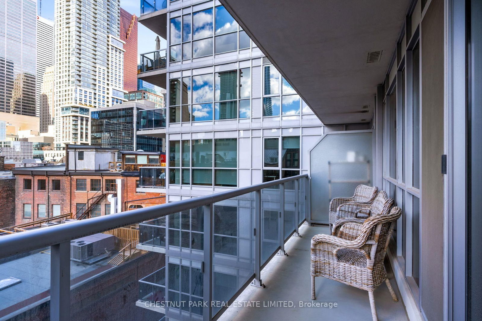 55 Front St E, unit 707 for sale