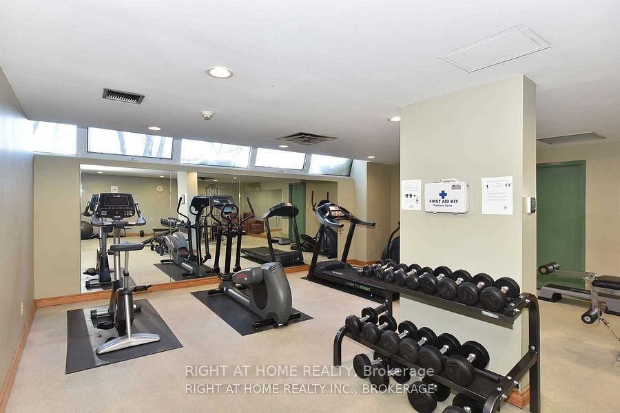 5795 Yonge St, unit 312 for rent