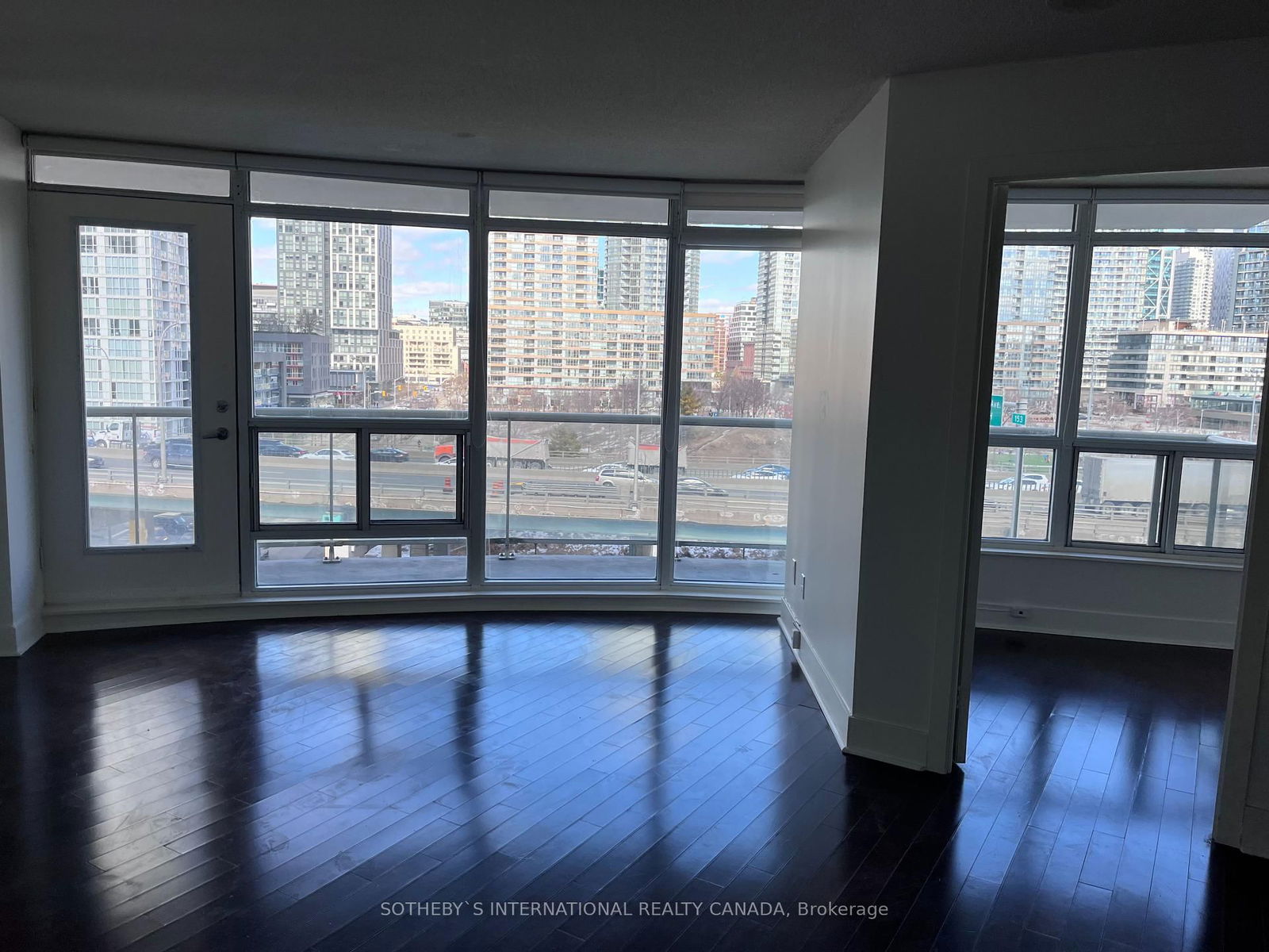 550 Queens Quay W, unit 911 for rent