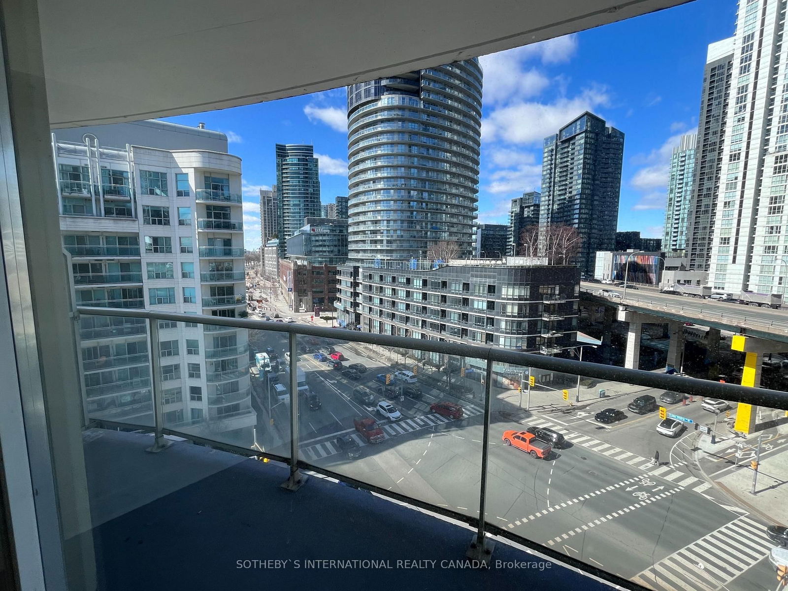 550 Queens Quay W, unit 911 for rent