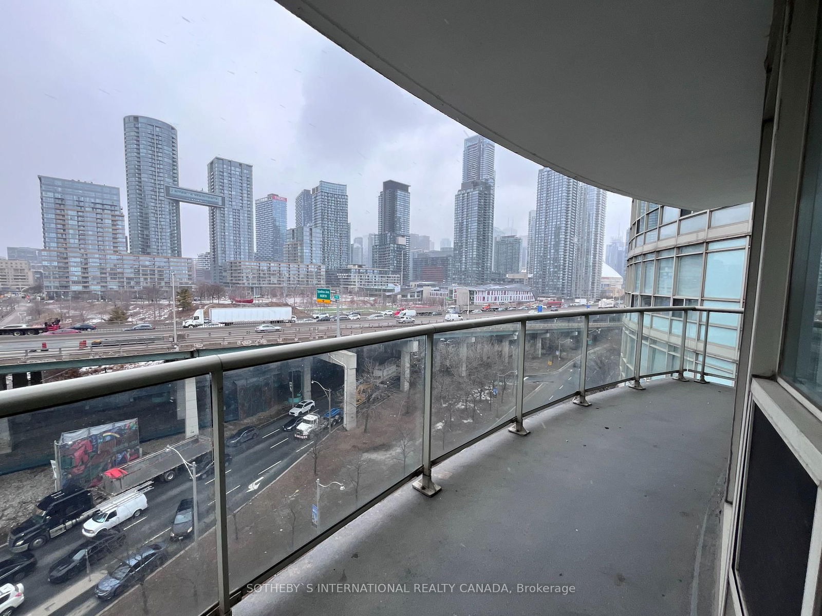 550 Queens Quay W, unit 911 for rent