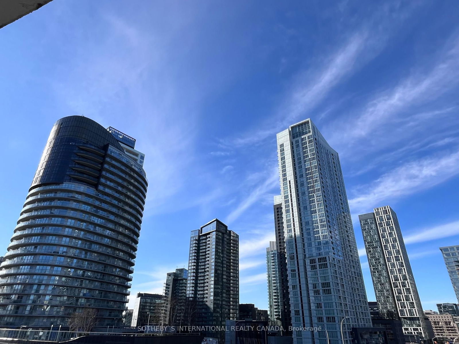 550 Queens Quay W, unit 911 for rent