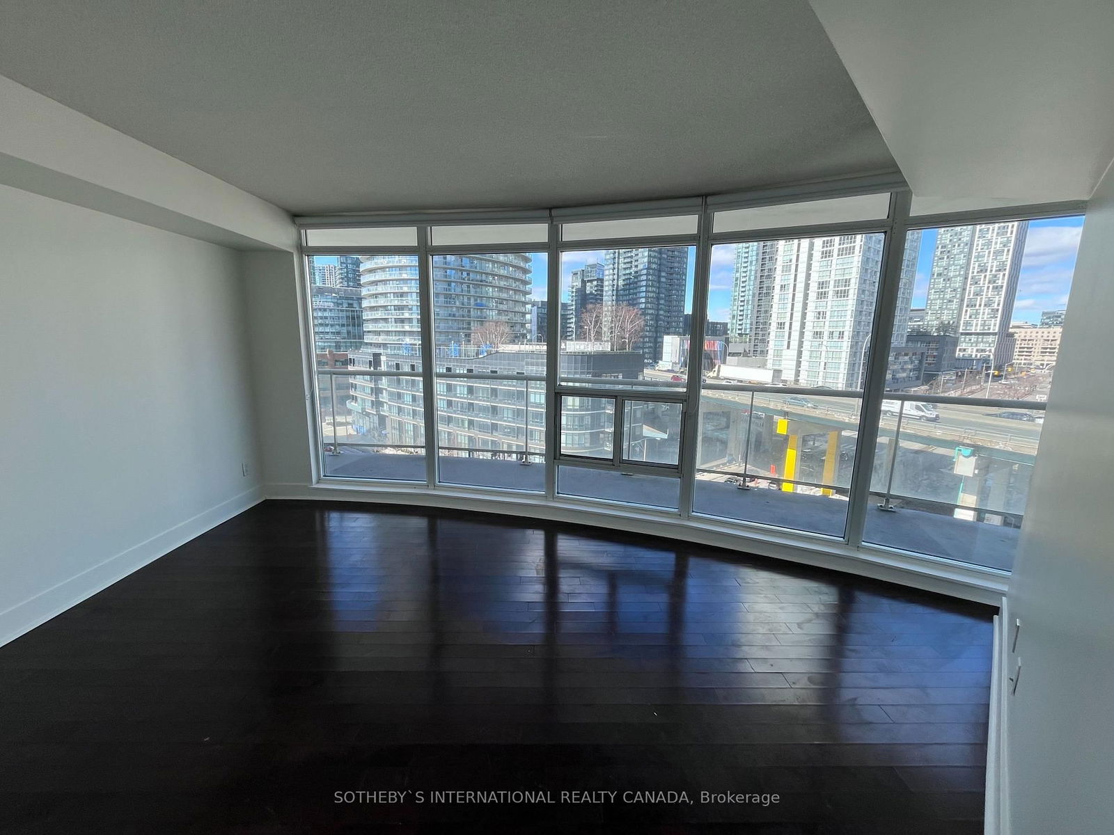 550 Queens Quay W, unit 911 for rent