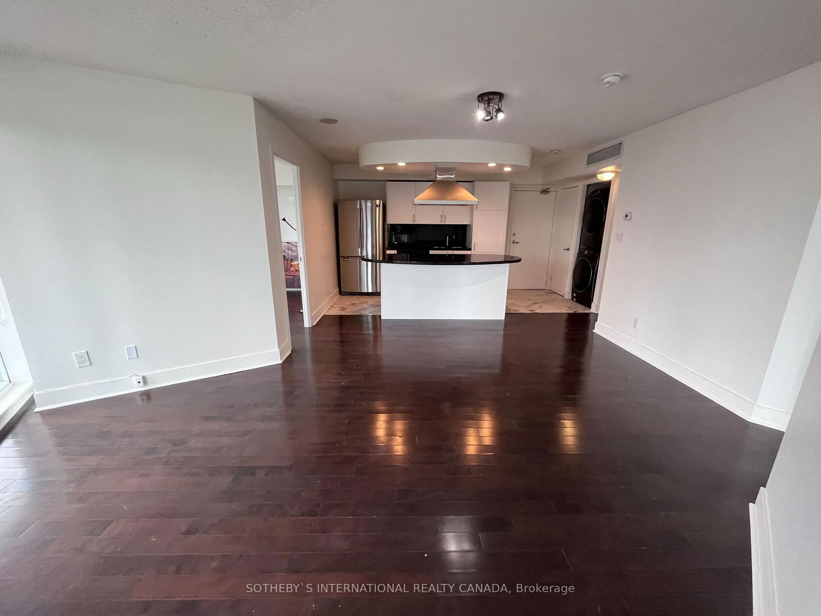 550 Queens Quay W, unit 911 for rent