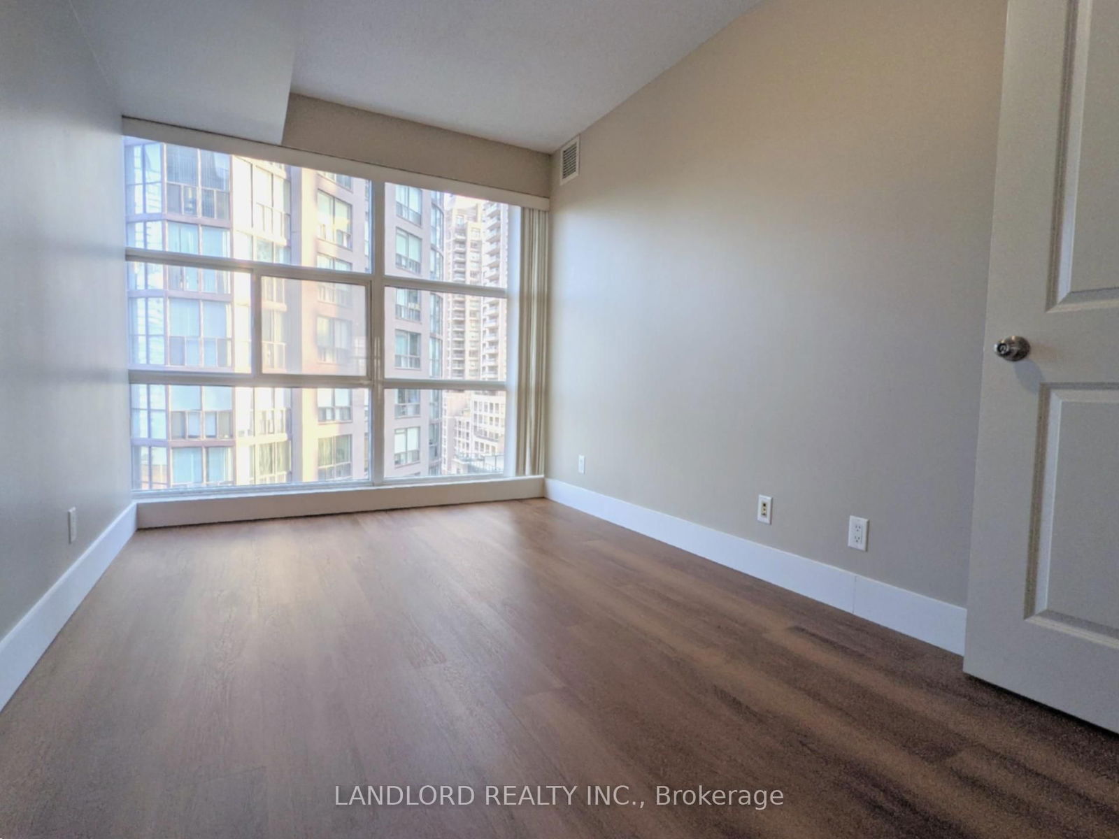 11 St Joseph St, unit 1106 for rent