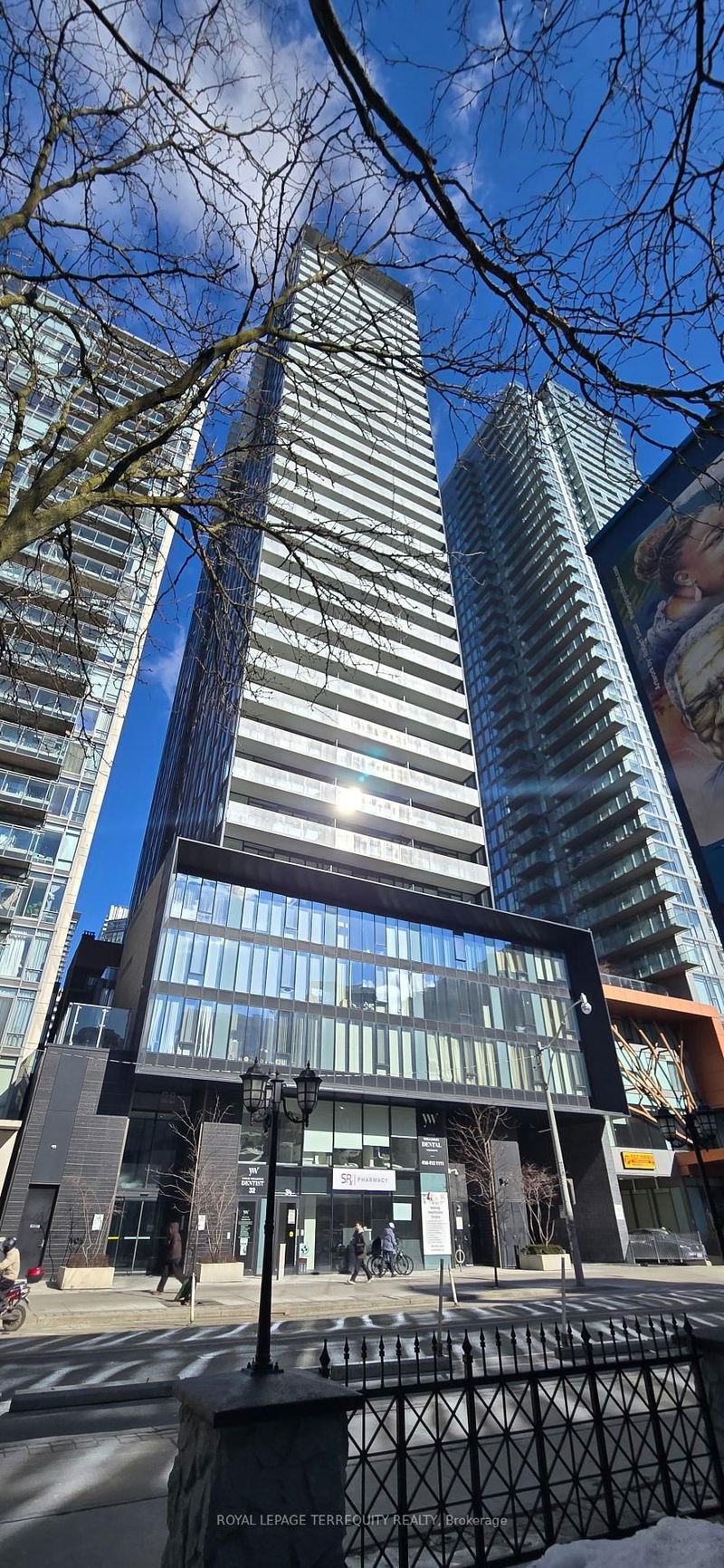 28 Wellesley St E, unit 2303 for rent