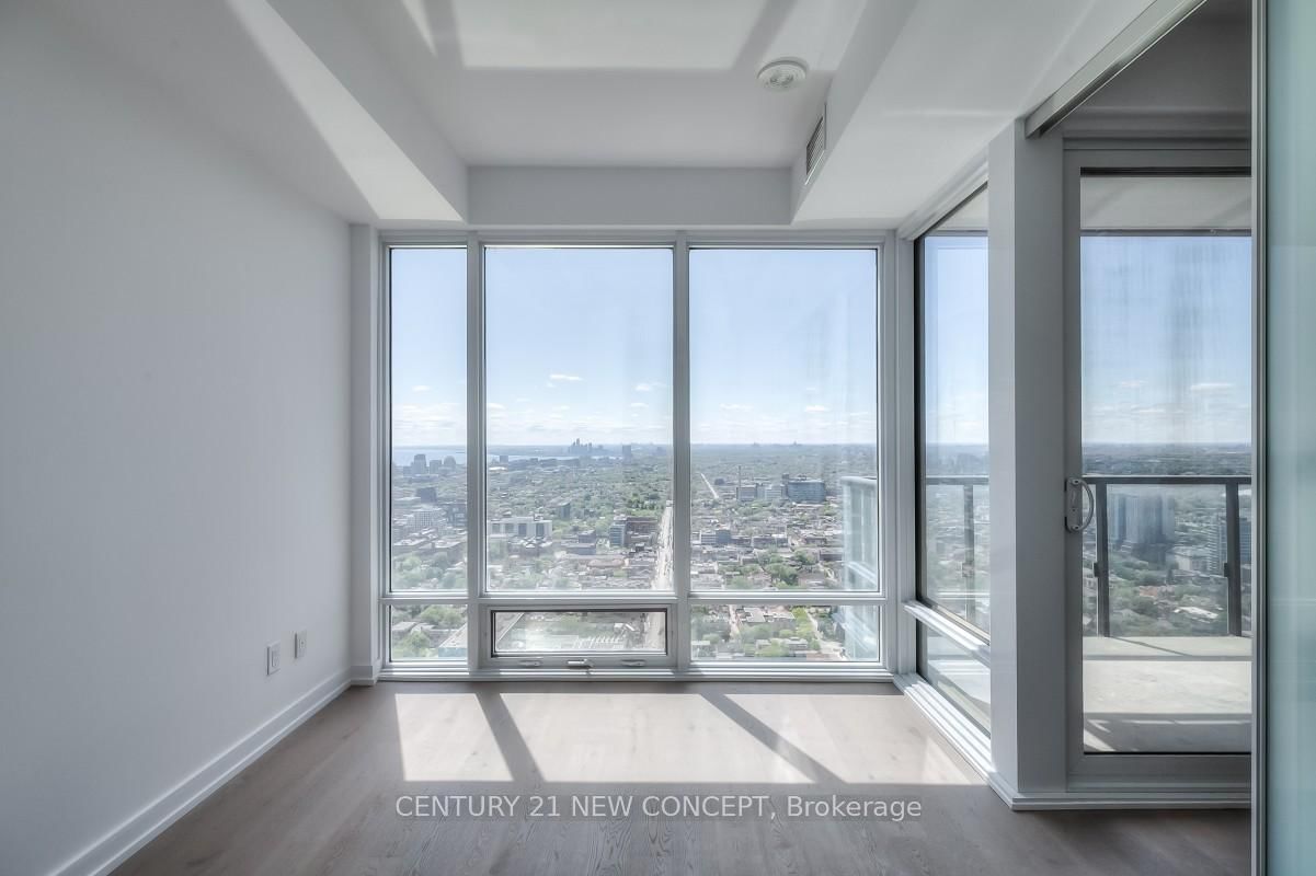 488 University Ave, unit 3711 for rent