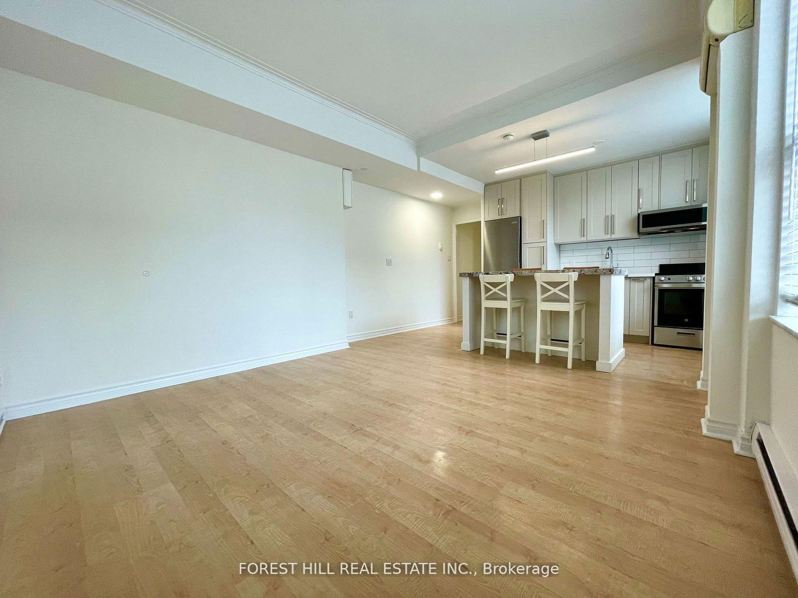 423 Avenue Rd, unit 1 for rent