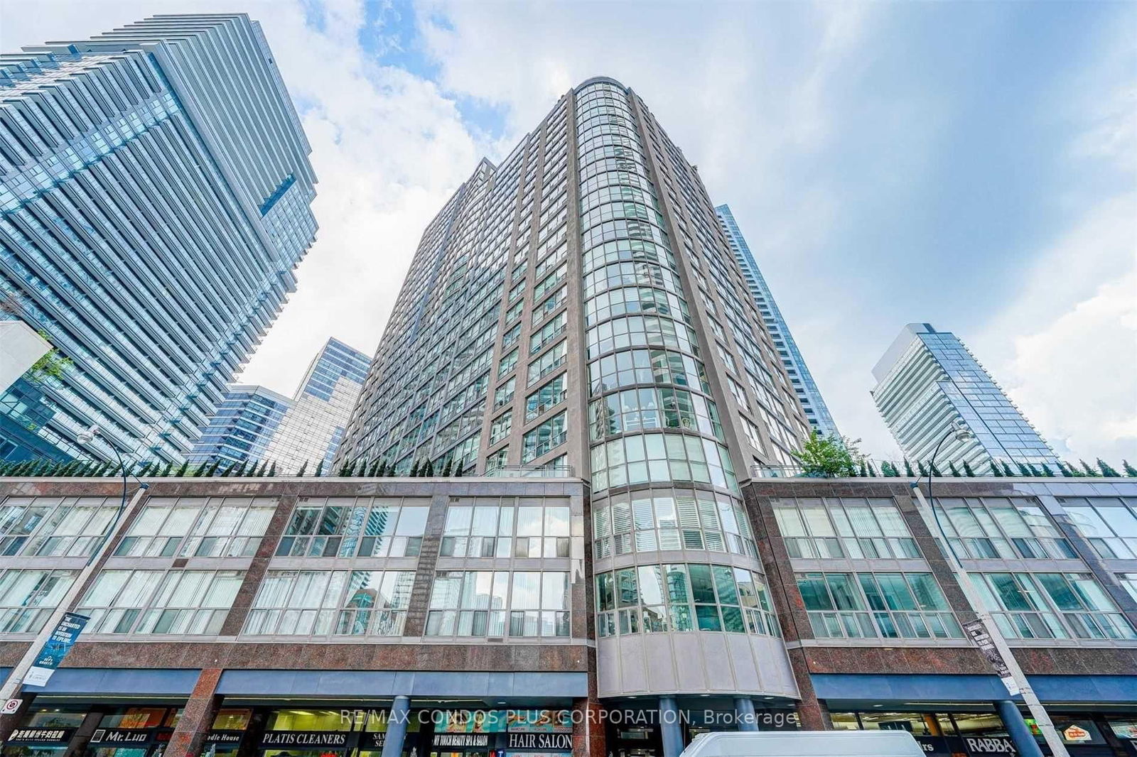 24 Wellesley St W, unit 2403 for rent