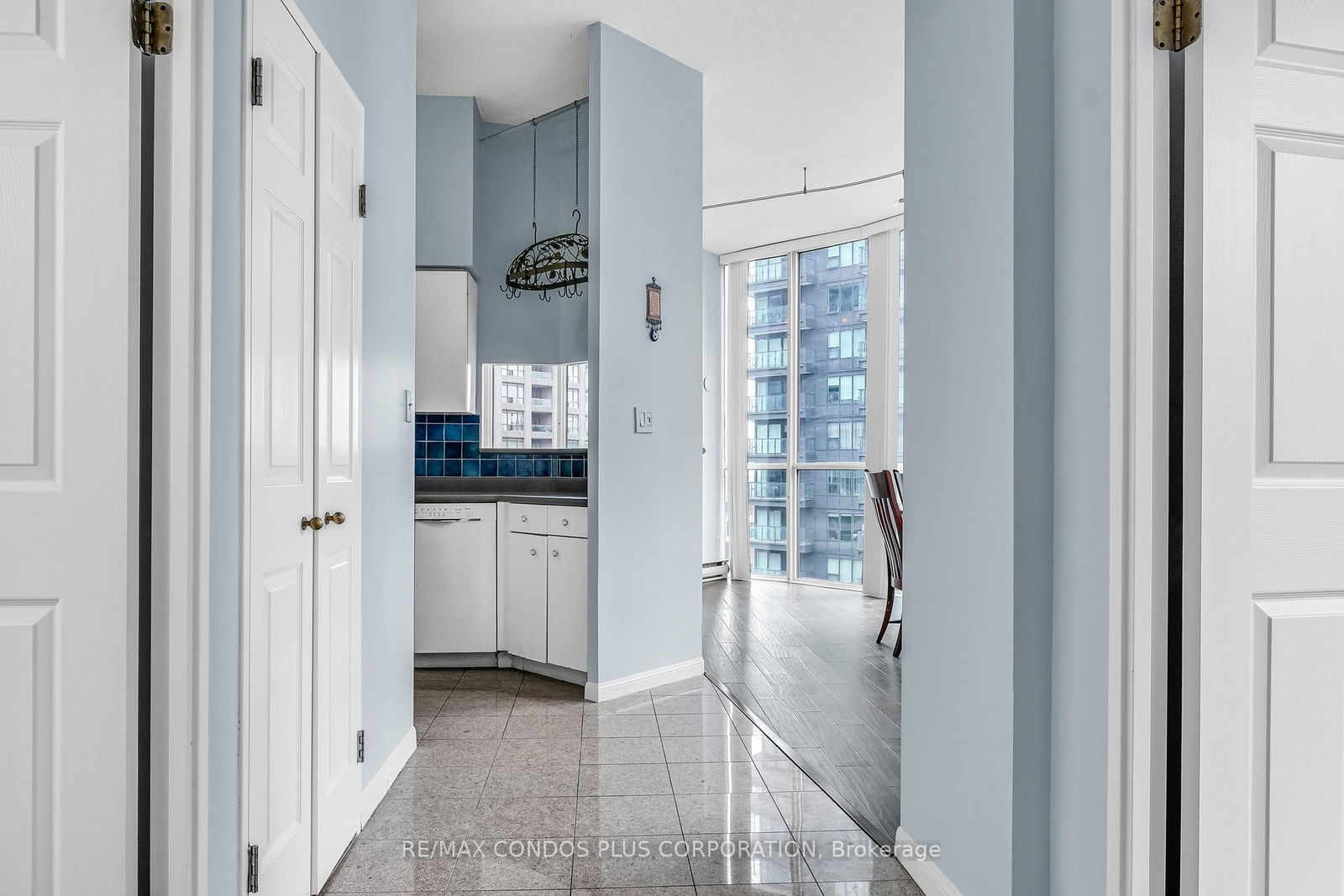 24 Wellesley St W, unit 2403 for rent