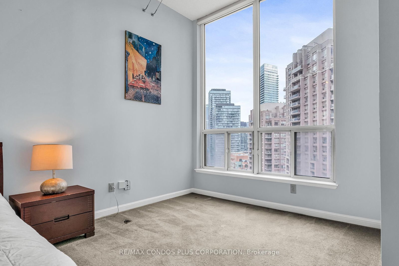 24 Wellesley St W, unit 2403 for rent