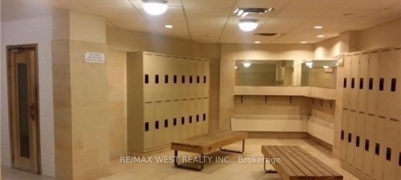 60 Pavane Linkway, unit 812 for rent