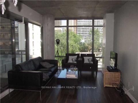 22 Wellesley St E, unit 606 for rent