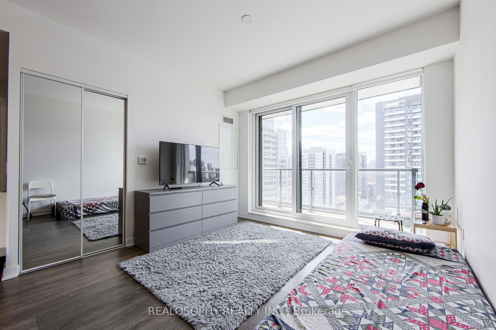 130 River St, unit 1905 for sale