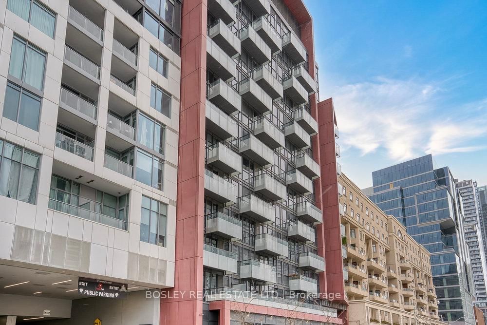 560 Front St W, unit 519 for sale