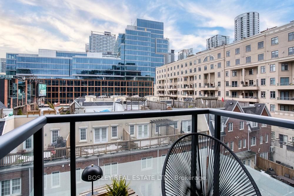 560 Front St W, unit 519 for sale