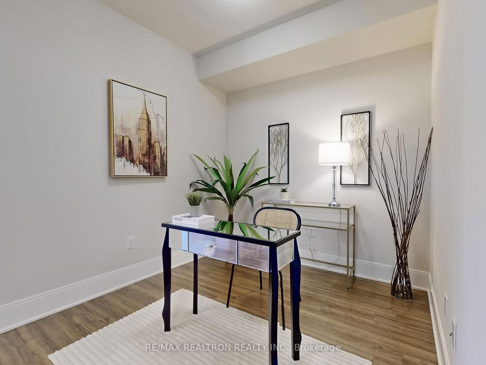 560 Front St W, unit 319 for sale