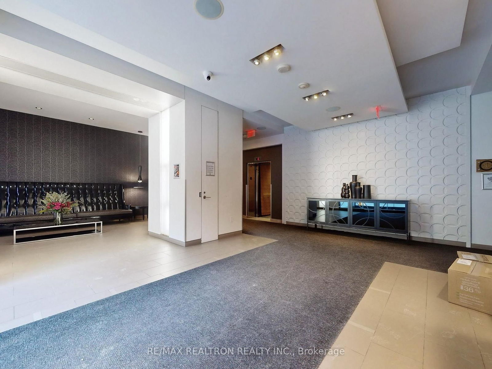 560 Front St W, unit 319 for sale