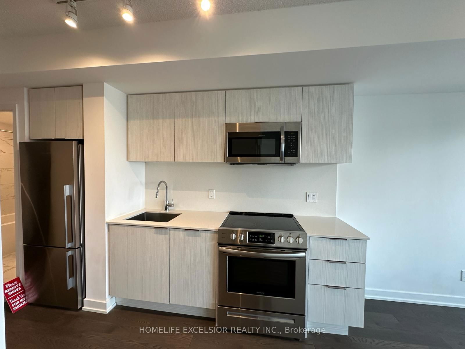 25 Richmond St E, unit 2014 for rent